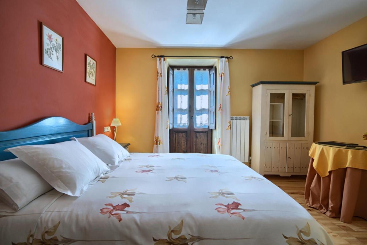 Hotel Rural El Almadiero Burgui Bagian luar foto