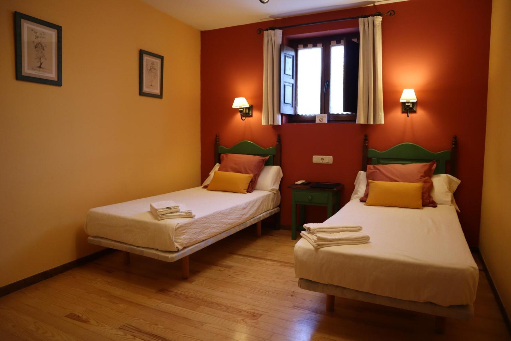 Hotel Rural El Almadiero Burgui Bagian luar foto