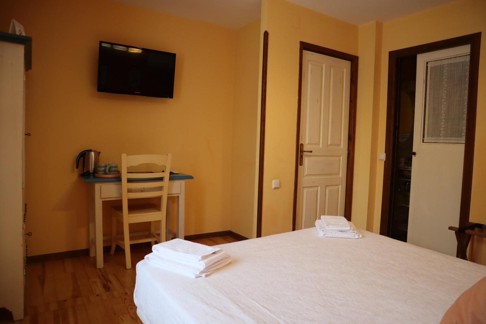 Hotel Rural El Almadiero Burgui Bagian luar foto