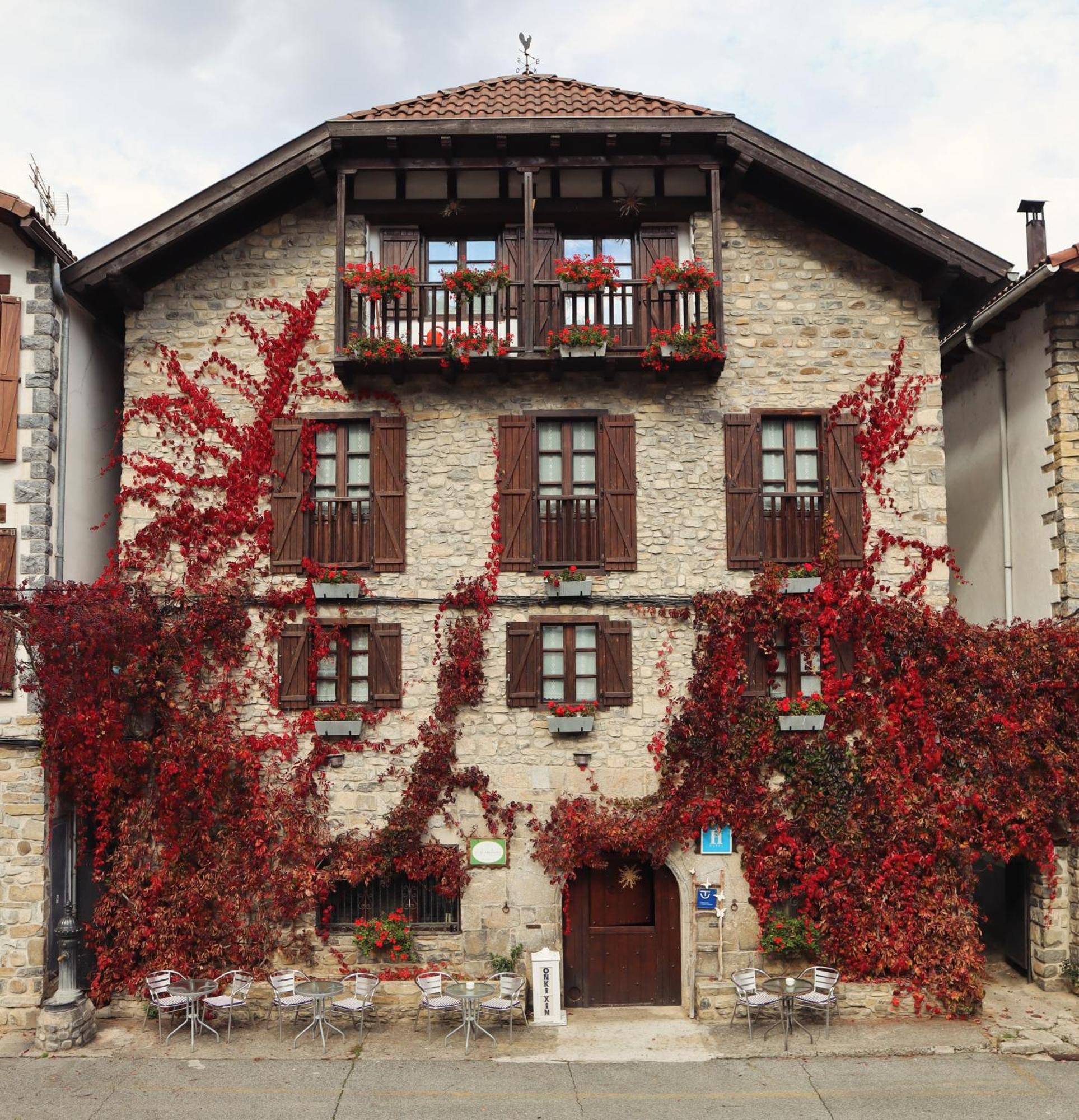 Hotel Rural El Almadiero Burgui Bagian luar foto